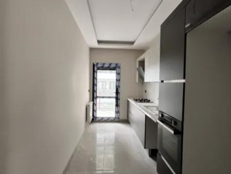 Seferihisar Camikebir Mahallesi'nde, Havuzlu Site İçerisinde, Sıfır Ve Ferah Kiralık Daire