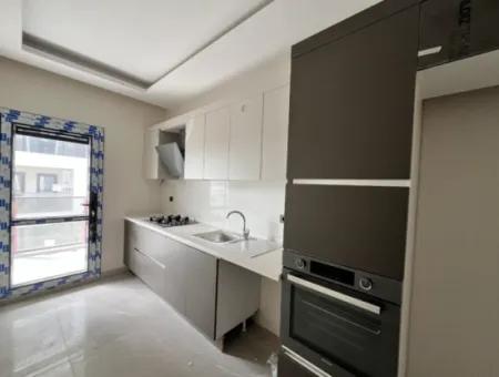 Seferihisar Camikebir Mahallesi'nde, Havuzlu Site İçerisinde, Sıfır Ve Ferah Kiralık Daire