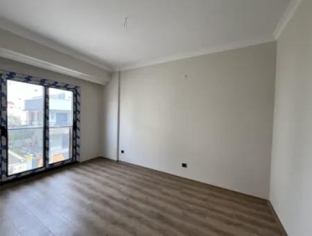 Seferihisar Camikebir Mahallesi'nde, Havuzlu Site İçerisinde, Sıfır Ve Ferah Kiralık Daire