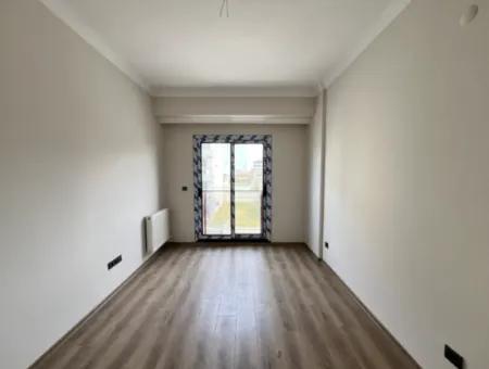 Seferihisar Camikebir Mahallesi'nde, Havuzlu Site İçerisinde, Sıfır Ve Ferah Kiralık Daire