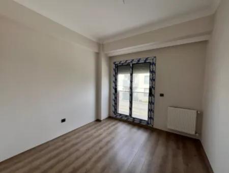 Seferihisar Camikebir Mahallesi'nde, Havuzlu Site İçerisinde, Sıfır Ve Ferah Kiralık Daire