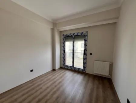 Seferihisar Camikebir Mahallesi'nde, Havuzlu Site İçerisinde, Sıfır Ve Ferah Kiralık Daire