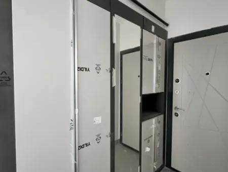 Seferihisar Camikebir Mahallesi'nde, Havuzlu Site İçerisinde, Sıfır Ve Ferah Kiralık Daire