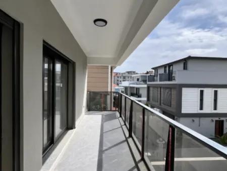 Seferihisar Camikebir Mahallesi'nde, Havuzlu Site İçerisinde, Sıfır Ve Ferah Kiralık Daire