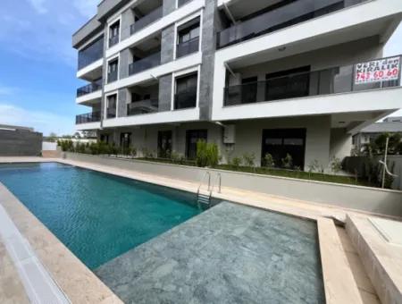 Seferihisar Camikebir Mahallesi'nde, Havuzlu Site İçerisinde, Sıfır Ve Ferah Kiralık Daire