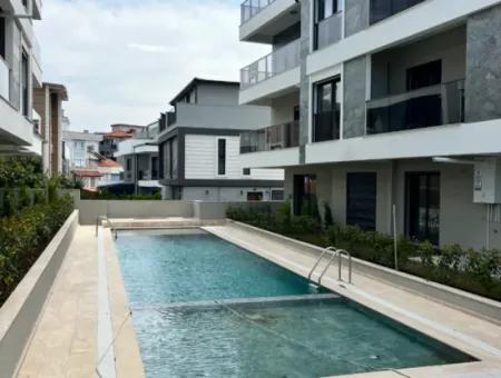 Seferihisar Camikebir Mahallesi'nde, Havuzlu Site İçerisinde, Sıfır Ve Ferah Kiralık Daire