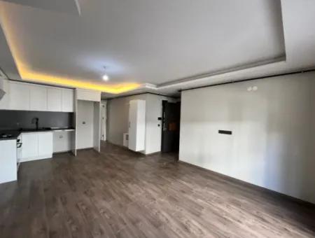 Seferihisar Hıdırlık’ta Üst Düzey İşçilikle İnşa Edilmiş, Teraslı Ve Balkonlu Sıfır Daire