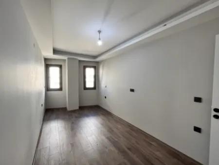 Seferihisar Hıdırlık’ta Üst Düzey İşçilikle İnşa Edilmiş, Teraslı Ve Balkonlu Sıfır Daire