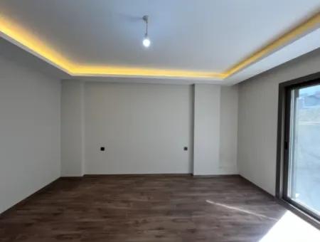 Seferihisar Hıdırlık’ta Üst Düzey İşçilikle İnşa Edilmiş, Teraslı Ve Balkonlu Sıfır Daire