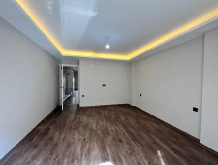 Seferihisar Hıdırlık’ta Üst Düzey İşçilikle İnşa Edilmiş, Teraslı Ve Balkonlu Sıfır Daire