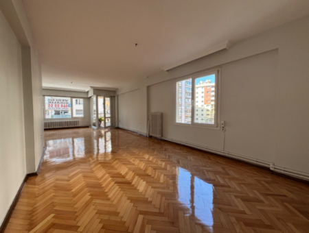 Alsancak   Şair Eşref Bulvarı   3+1 130M2   3.Kat Kiralık Daire