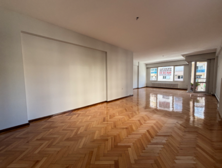 Alsancak   Şair Eşref Bulvarı   3+1 130M2   3.Kat Kiralık Daire