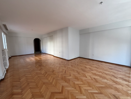 Alsancak   Şair Eşref Bulvarı   3+1 130M2   3.Kat Kiralık Daire