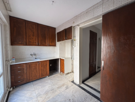Alsancak   Şair Eşref Bulvarı   3+1 130M2   3.Kat Kiralık Daire