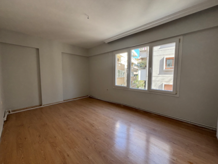 Alsancak   Şair Eşref Bulvarı   3+1 130M2   3.Kat Kiralık Daire