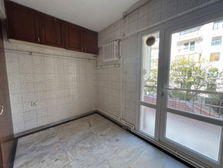 Alsancak   Şair Eşref Bulvarı   3+1 130M2   3.Kat Kiralık Daire