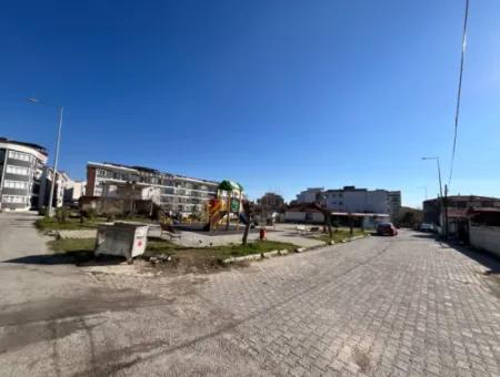 Seferihisar Çolakibrahimbey Mahallesi’nde Yatırıma Uygun Köşe Parsel Satılık Arsa!