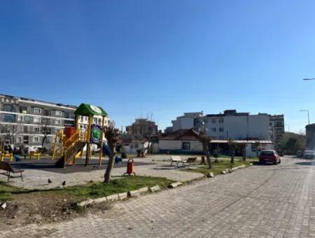 Seferihisar Çolakibrahimbey Mahallesi’nde Yatırıma Uygun Köşe Parsel Satılık Arsa!
