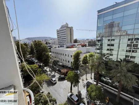 Alsancak Özel Sağlık Karşısı Şık Mobilyalı 1+1 Kiralık Daire