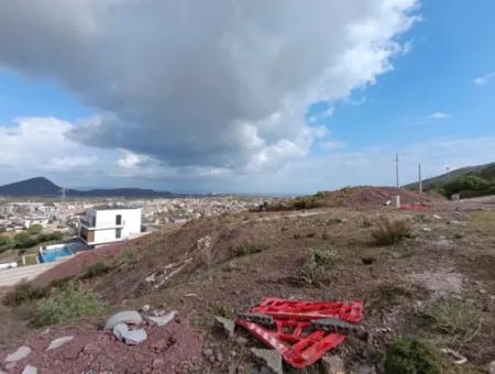 Güzelbahçe Yelki’de Köşe Parsel, Deniz Ve Şehir Manzaralı Satılık Arsa