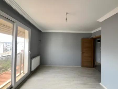 Seferihisar Hıdırlık Mahallesinde Köşe Konumda Kapalı Mutfaklı Satılık 3+1 Daire