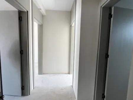 Seferihisar Çolakibrahimbey Mahallesi’nde, Stadyum Yakınında, Müstakil Bina Tadında, Yerden Isıtmalı, Lüks Tasarımlı Sıfır Daireler