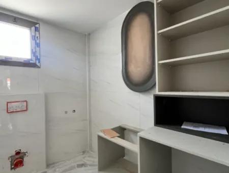 Seferihisar Çolakibrahimbey Mahallesi’nde, Stadyum Yakınında, Müstakil Bina Tadında, Yerden Isıtmalı, Lüks Tasarımlı Sıfır Daireler
