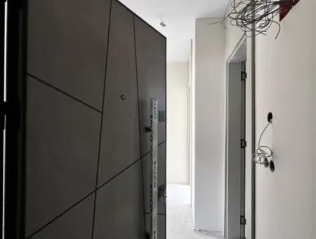 Seferihisar Çolakibrahimbey Mahallesi’nde, Stadyum Yakınında, Müstakil Bina Tadında, Yerden Isıtmalı, Lüks Tasarımlı Sıfır Daireler