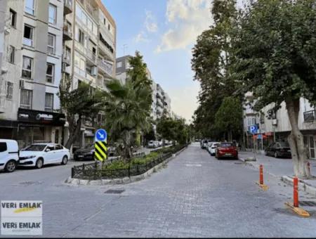 Alsancak Mimarsinan Caddesinde Trt,Ege Sağlık Hastanesine Yakın Kiralık Dükkan.