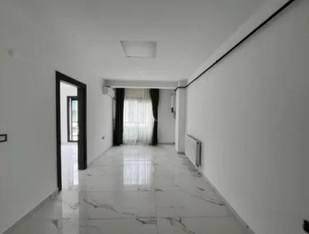 Seferihisar Kent Merkezinde, Adliye Karşısı, Tabela Değeri Yüksek, Sıfır Kiralık Ofis
