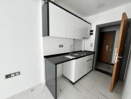 Seferihisar Kent Merkezinde, Adliye Karşısı, Tabela Değeri Yüksek, Sıfır Kiralık Ofis