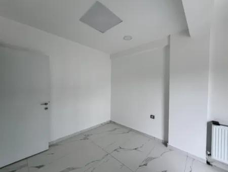 Seferihisar Kent Merkezinde, Adliye Karşısı, Tabela Değeri Yüksek, Sıfır Kiralık Ofis