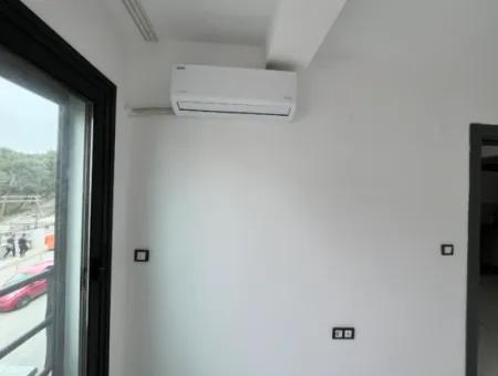 Seferihisar Kent Merkezinde, Adliye Karşısı, Tabela Değeri Yüksek, Sıfır Kiralık Ofis