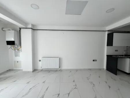 Seferihisar Kent Merkezinde, Adliye Karşısı, Tabela Değeri Yüksek, Sıfır Kiralık Ofis