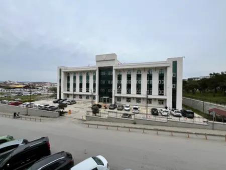 Seferihisar Kent Merkezinde, Adliye Karşısı, Tabela Değeri Yüksek, Sıfır Kiralık Ofis