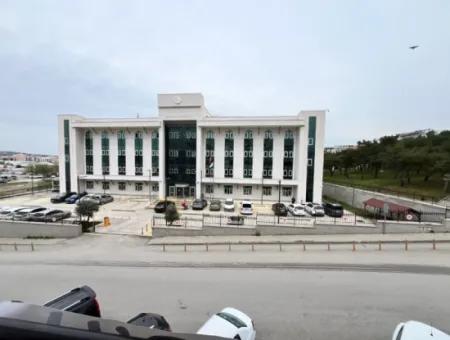 Seferihisar Kent Merkezinde, Adliye Karşısı, Tabela Değeri Yüksek, Sıfır Kiralık Ofis