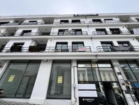 Seferihisar Kent Merkezinde, Adliye Karşısı, Tabela Değeri Yüksek, Sıfır Kiralık Ofis