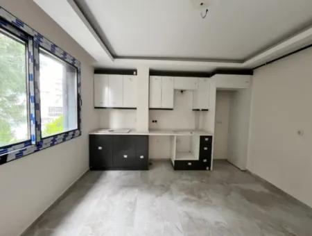 Seferihisar Camiikebir Mahallesi, Gözsüzler Caddesi Üzerinde, Sıfır Binada Satılık Daire