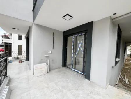 Seferihisar Camiikebir Mahallesi, Gözsüzler Caddesi Üzerinde, Bahçe Kullanımlı, Geniş Teraslı, 2+1 Sıfır Daire