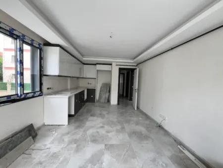 Seferihisar Camiikebir Mahallesi, Gözsüzler Caddesi Üzerinde, Bahçe Kullanımlı, Geniş Teraslı, 2+1 Sıfır Daire