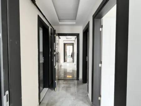 Seferihisar Camiikebir Mahallesi, Gözsüzler Caddesi Üzerinde, Bahçe Kullanımlı, Geniş Teraslı, 2+1 Sıfır Daire