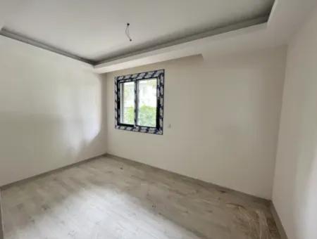 Seferihisar Camiikebir Mahallesi, Gözsüzler Caddesi Üzerinde, Bahçe Kullanımlı, Geniş Teraslı, 2+1 Sıfır Daire