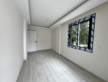 Seferihisar Camiikebir Mahallesi, Gözsüzler Caddesi Üzerinde, Bahçe Kullanımlı, Geniş Teraslı, 2+1 Sıfır Daire