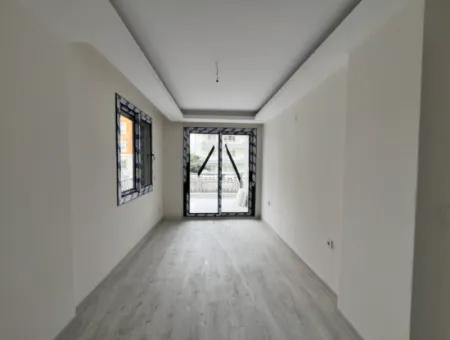Seferihisar Camiikebir Mahallesi, Gözsüzler Caddesi Üzerinde, Bahçe Kullanımlı, Geniş Teraslı, 2+1 Sıfır Daire