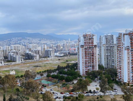 Karşıyaka Mavişehir Albatros Sitesinde 1 Oda 1 Salon ,75M2, Kiralık Daire.