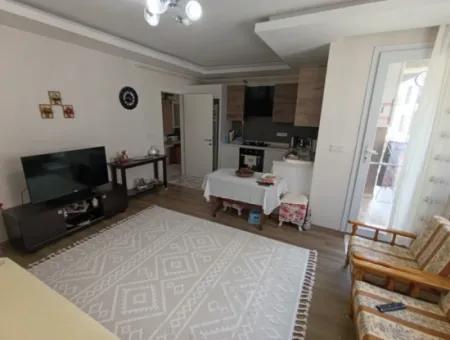 Seferihisar Çolakibrahimbey Mahallesinde, Eylül Life Sitesi'nde, Köşe Konumda, Lüks Mimarili Satılık 1+1 Daire