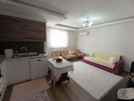 Seferihisar Çolakibrahimbey Mahallesinde, Eylül Life Sitesi'nde, Köşe Konumda, Lüks Mimarili Satılık 1+1 Daire