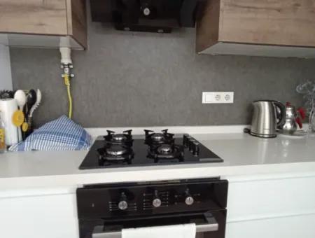 Seferihisar Çolakibrahimbey Mahallesinde, Eylül Life Sitesi'nde, Köşe Konumda, Lüks Mimarili Satılık 1+1 Daire