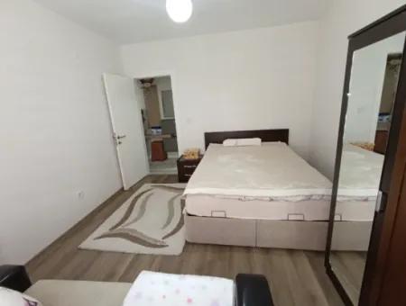 Seferihisar Çolakibrahimbey Mahallesinde, Eylül Life Sitesi'nde, Köşe Konumda, Lüks Mimarili Satılık 1+1 Daire