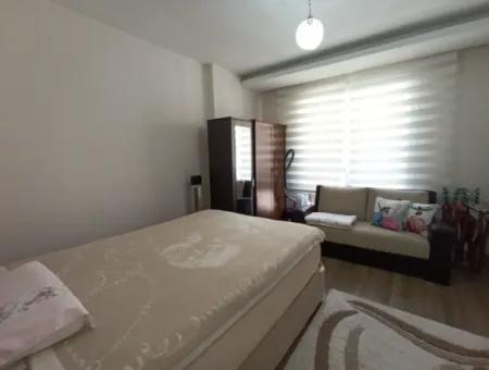 Seferihisar Çolakibrahimbey Mahallesinde, Eylül Life Sitesi'nde, Köşe Konumda, Lüks Mimarili Satılık 1+1 Daire